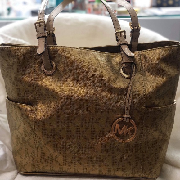 Michael Kors Handbags - 🔴SOLD🔴 Michael Kors Jet Set Travel Tote Bag